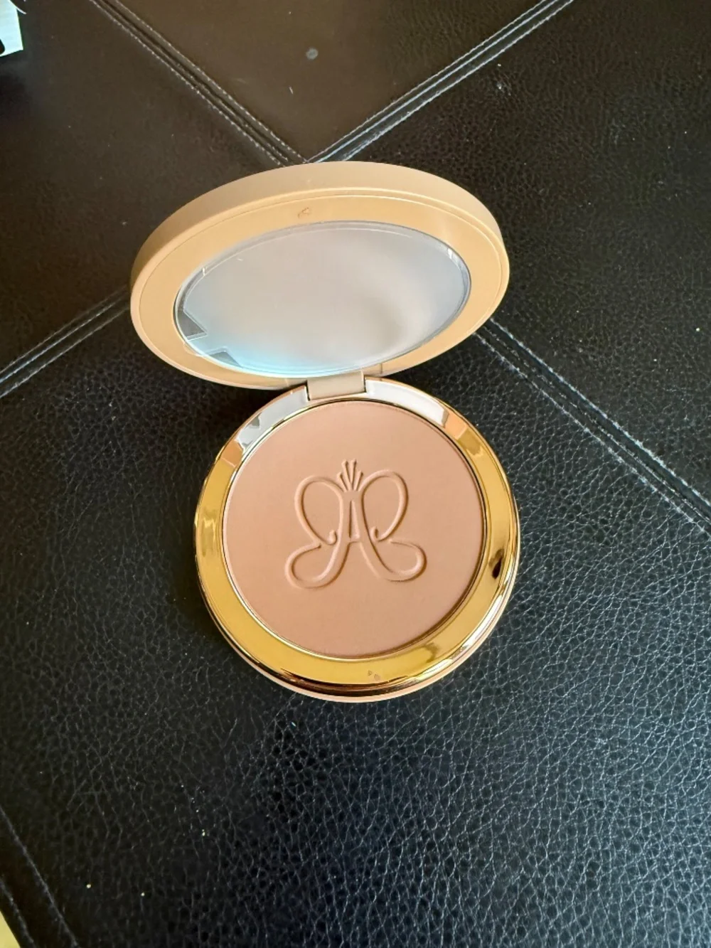 NIB Anastasia Beverly Hills smooth blur bronzer, color beach bum bronze